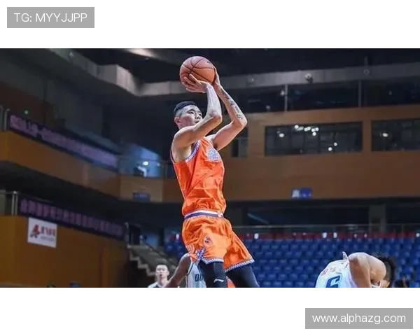 山东男篮锋线新援表现抢眼连续两场狂砍34分助力球队弥补阵容短板